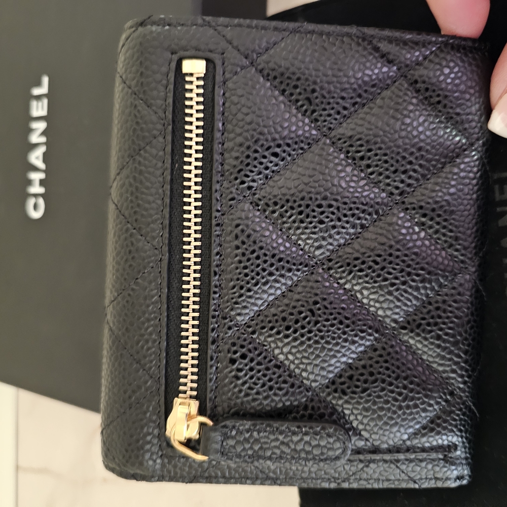 CHANEL Black Quilted NEW wallet with Gold Logo - Picture 6 of 11